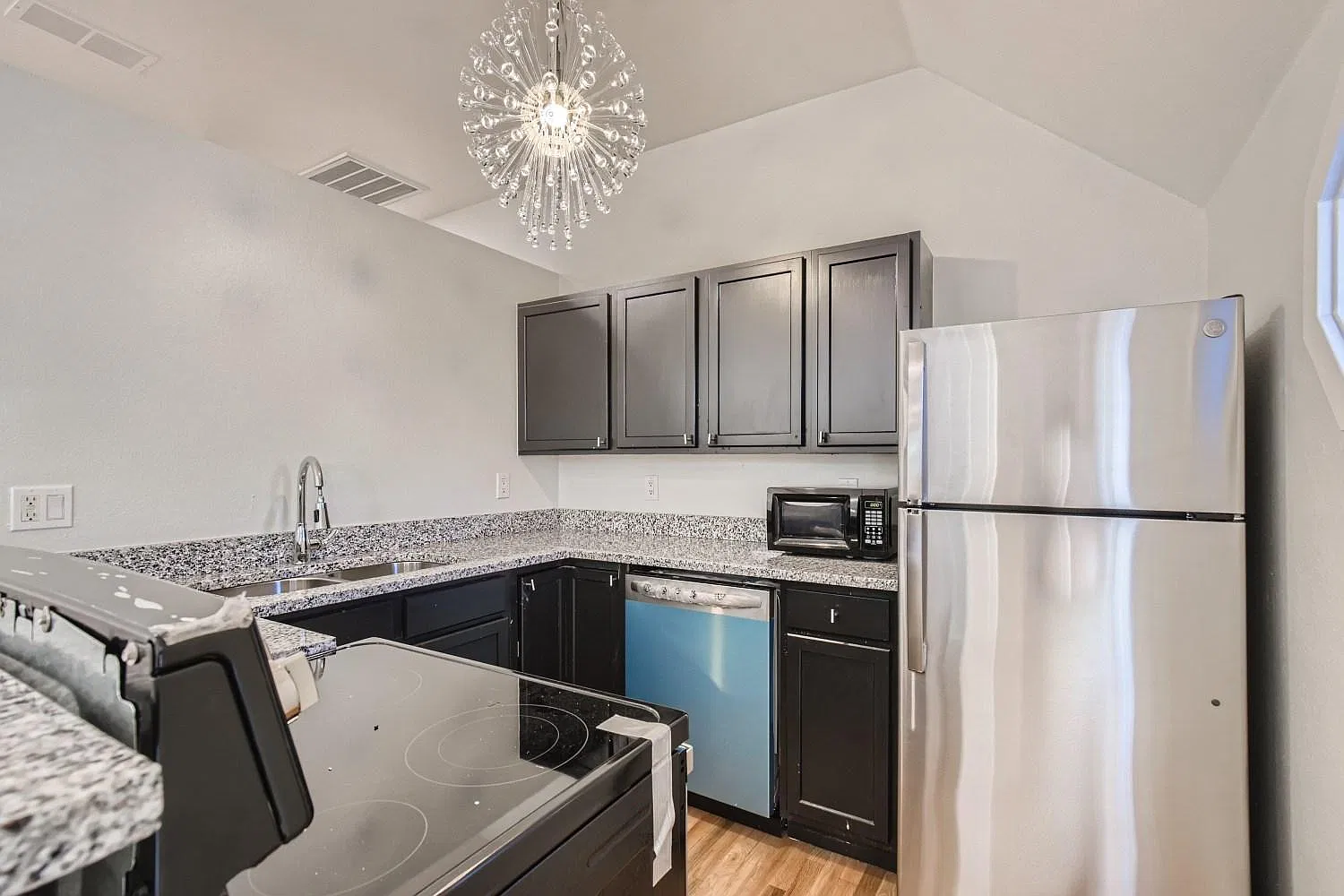 Studio, 649 sqft, $1,750 — Photo 1
