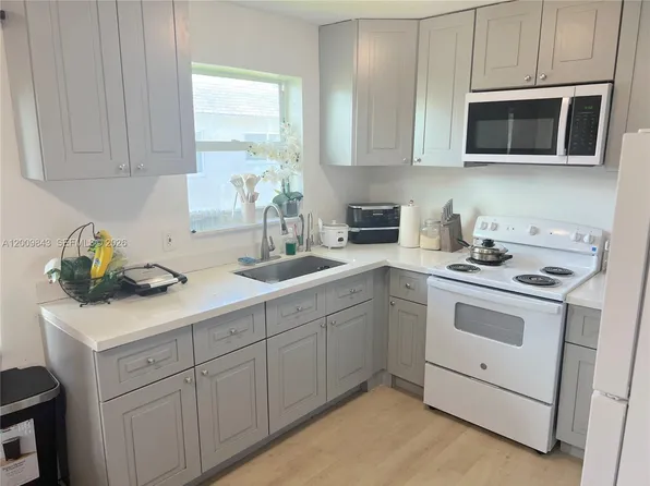 5218 SW 91st Ave #4, Fort Lauderdale, FL 33328
