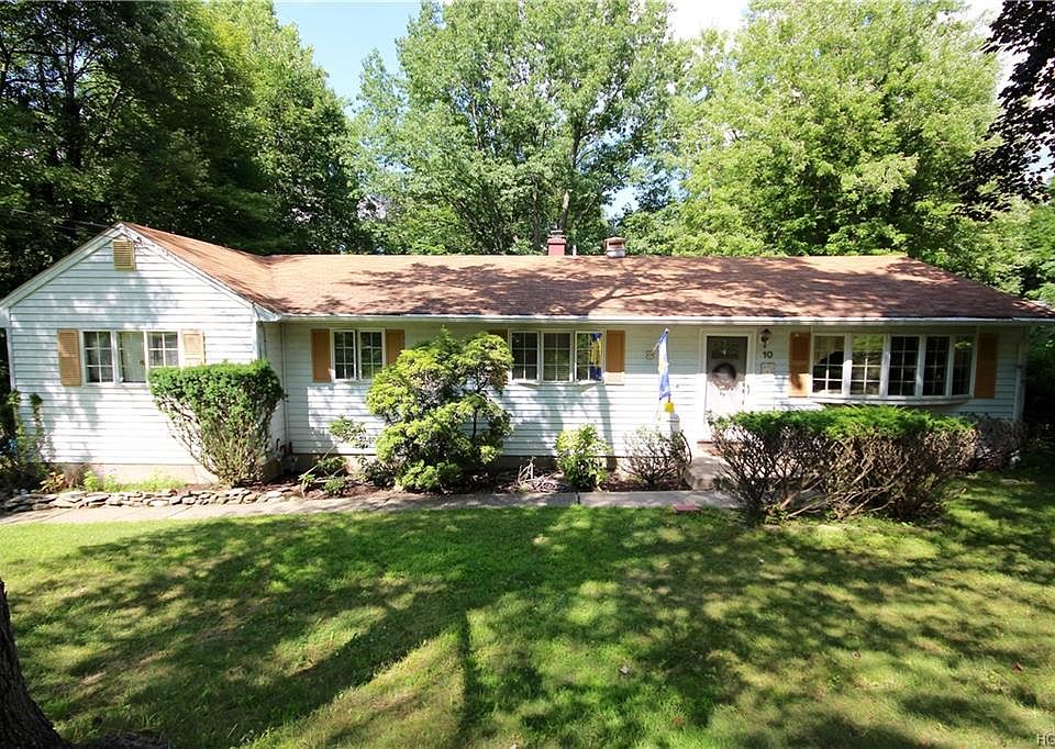 1st image of 10 Hoffman Dr