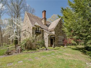 8061 Chagrin Rd, Chagrin Falls, OH 44023