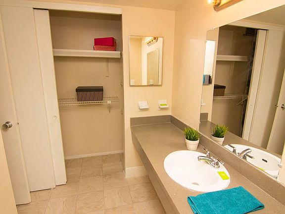 3rd image of 4601 Grayview Ct APT 305C