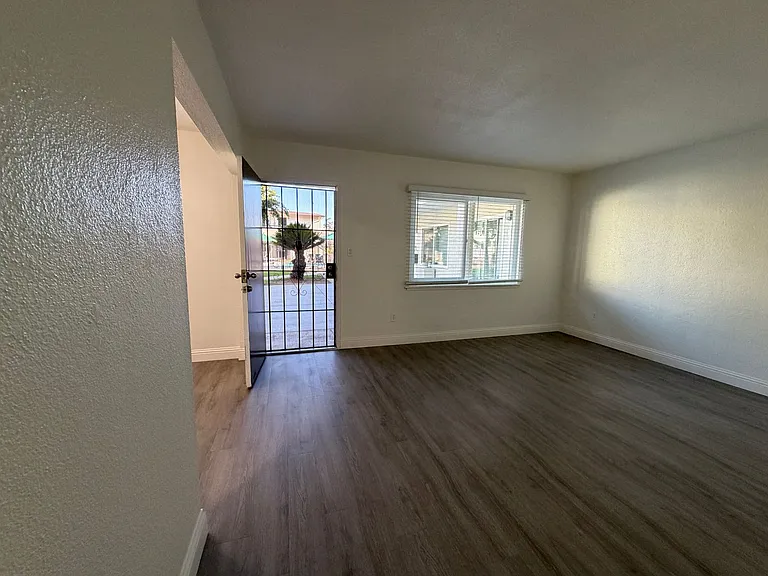 Welcome to the Dailey Court Apartments! — Photo 12