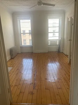 Rented by SI Premiere Properties | media 5