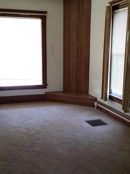 916 Vine St — Photo 3