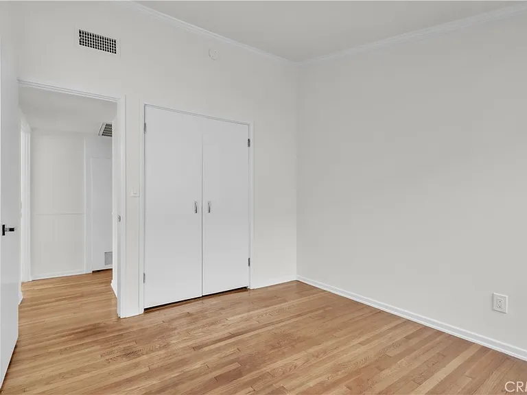 16433 Kingsbury St — Photo 24