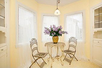 Foyer :: 1515 Francis Street