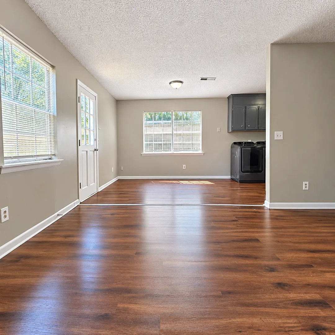 Under New Management - 3 Bedroom/ 1 bath Home — Photo 4