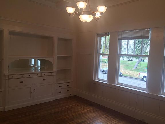 2nd image of 1931 Oak St APT 1