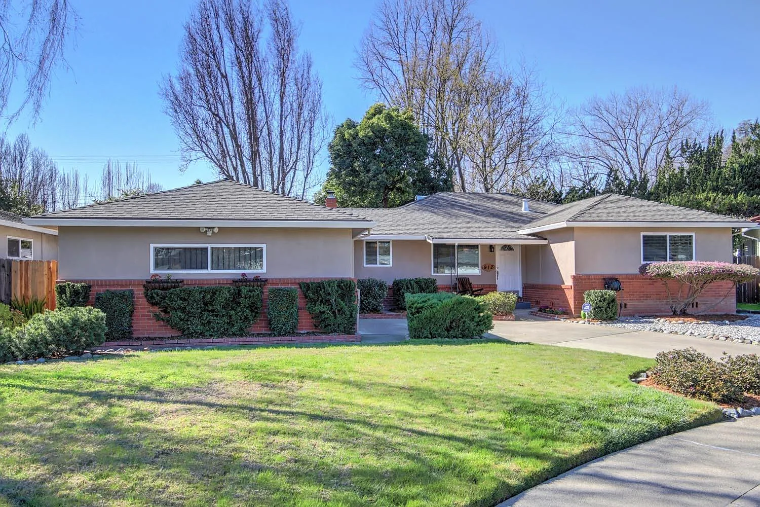 912 Linvale Ct photo 1