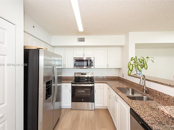 3rd image of 1155 Brickell Bay Dr APT 609