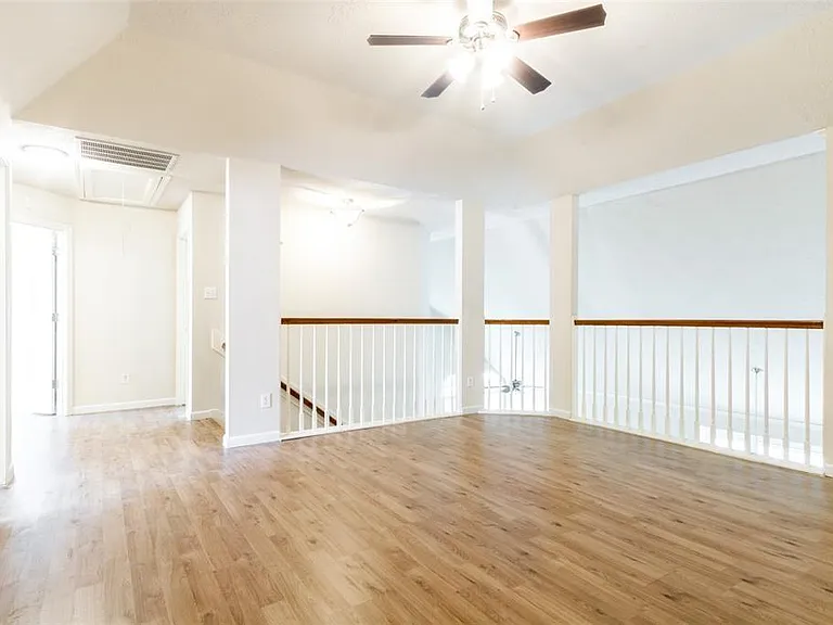 1138 Evandale Ln — Photo 17