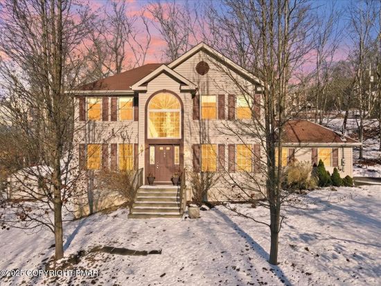 106 Ashley Ct, Bushkill, PA 18324
