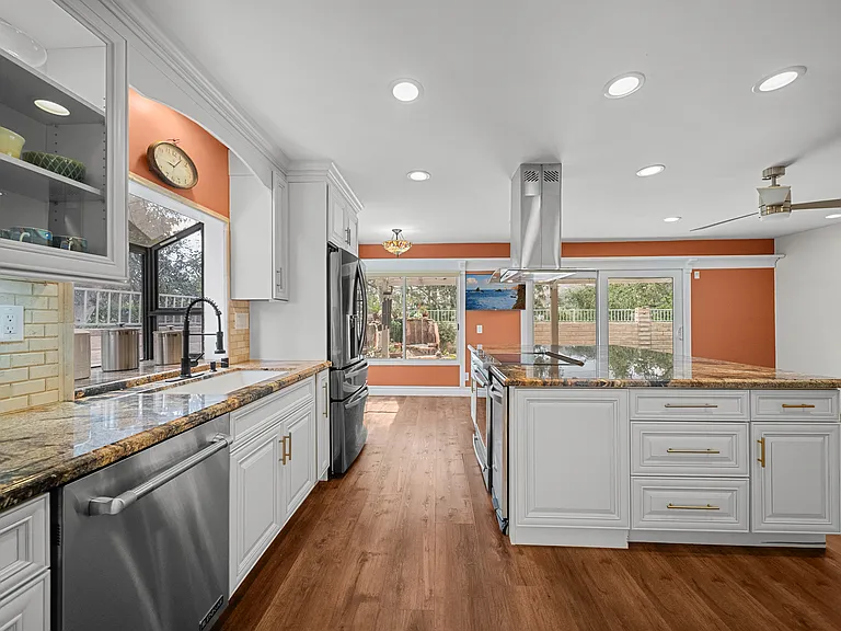561 Walter Ave — Photo 30