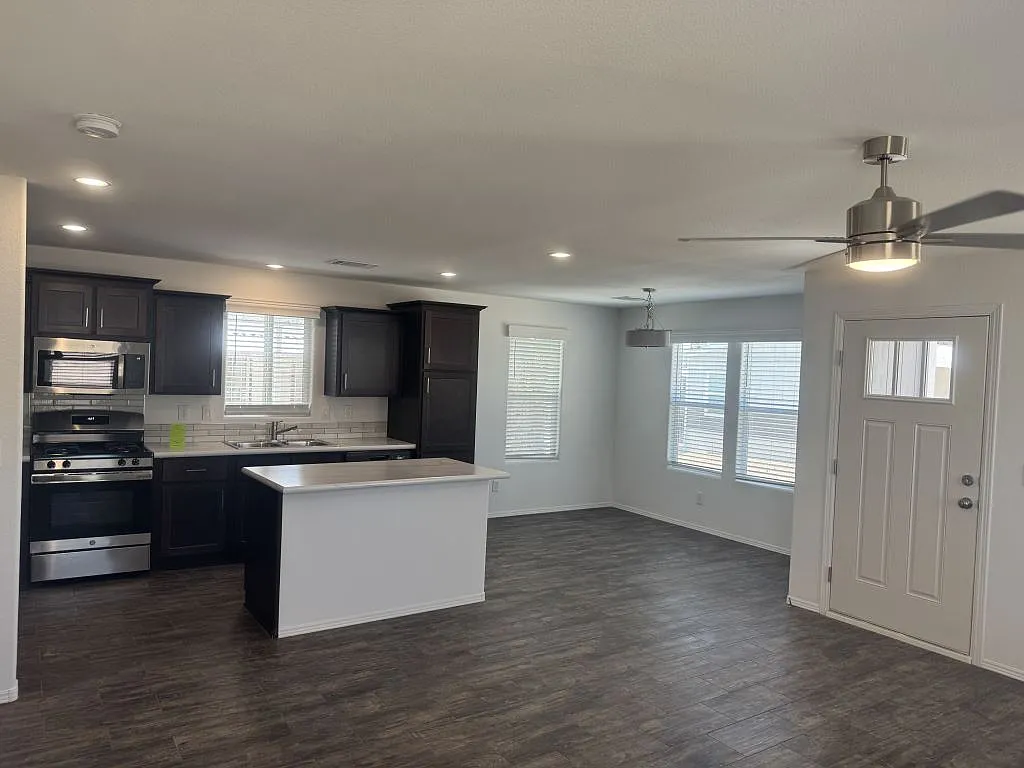 3 bed, 2.0 bath, 1344 sqft, $1,399 — Photo 3