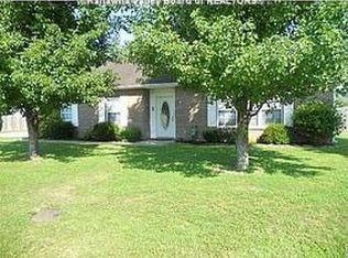 8 Richlin Dr, Hurricane, WV 25526