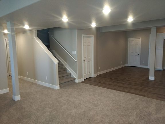 Hall - The stairs can be used as extra seating space!