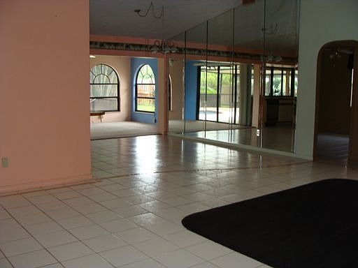 4th image of 807 SW Canary Ter