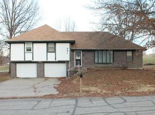 431 Frederick Dr, Gower, MO 64454