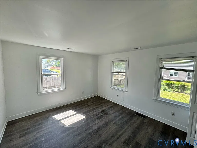 2922 Lincoln Ave — Photo 11