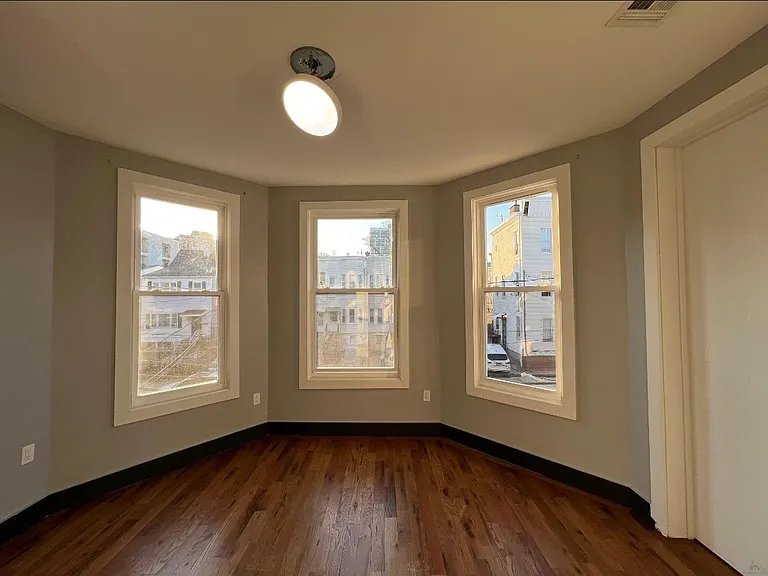 74 Baldwin Ave #2R — Photo 3