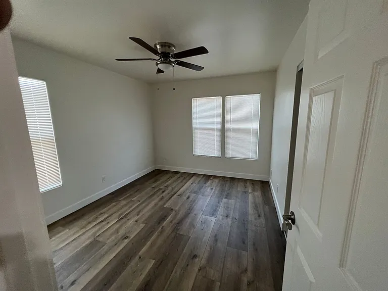 516 E St — Photo 14
