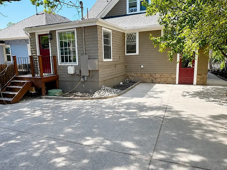 910 W Colorado Ave — Photo 3