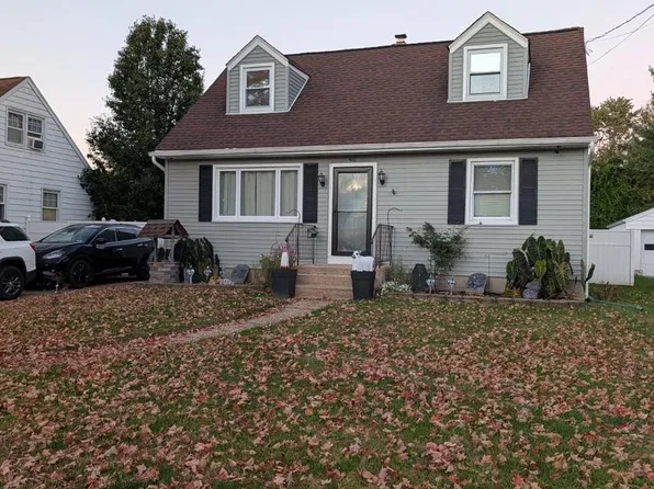 40 Oriole Dr, Ewing, NJ 08628