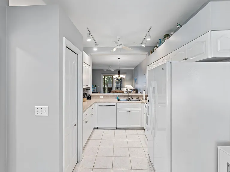 9200 Highland Woods Blvd #1201 — Photo 5