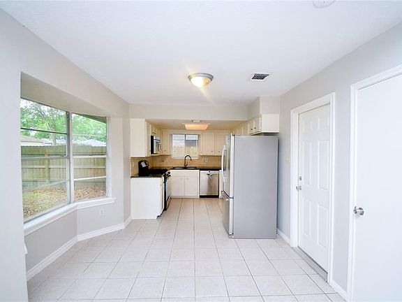 5th image of 13563 Fernhill Dr