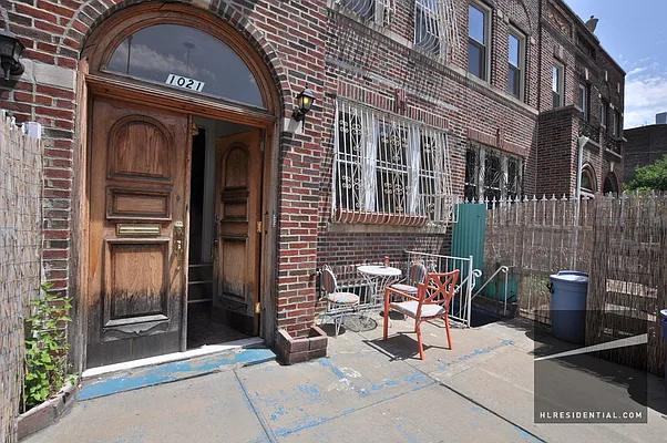 Rented by Highline Residential | media 33