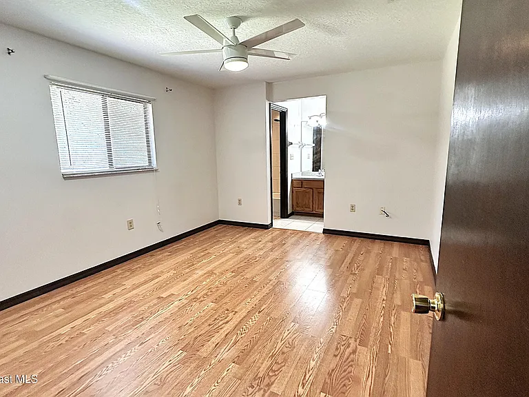 931 Commerce Rd SE — Photo 9