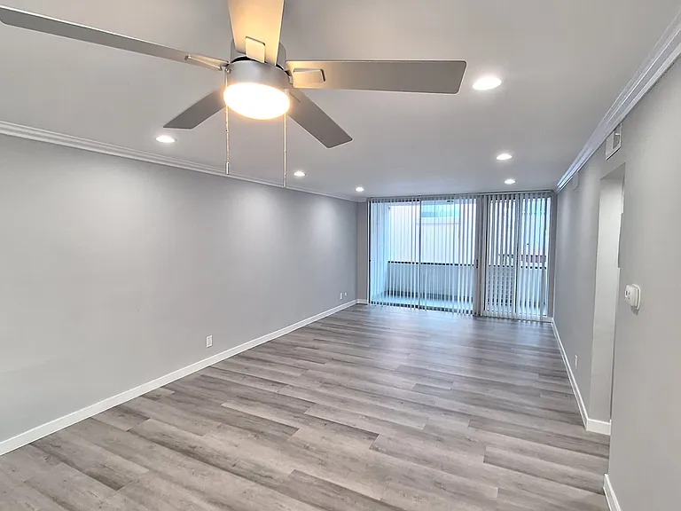 13907 Oxnard — Photo 13