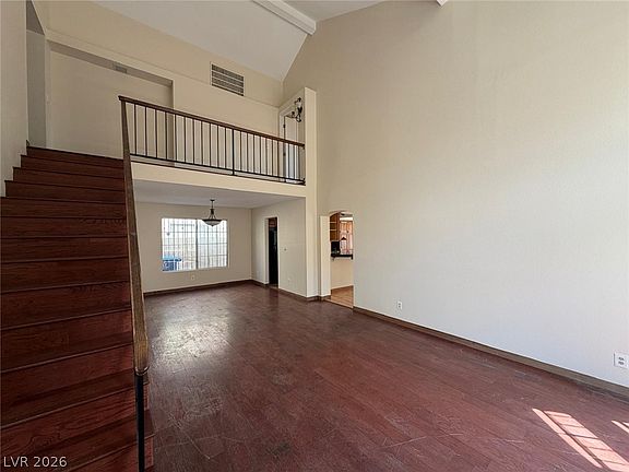 3rd image of 921 Greystone Dr