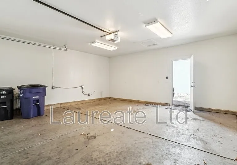 5438 Valentia St — Photo 34