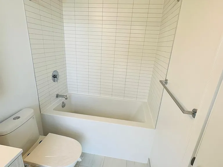 86 Dundas St E #409 — Photo 14