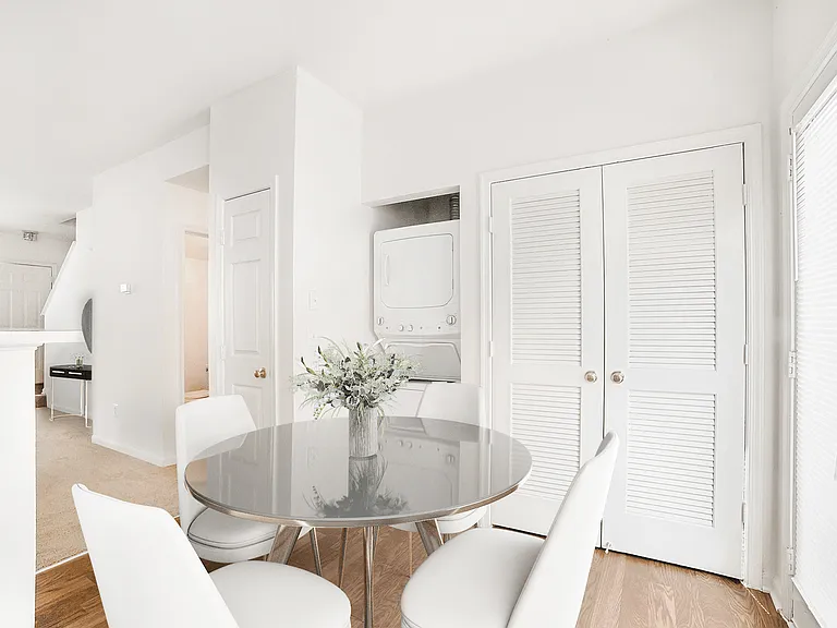 Riverside Manor Apartments — Photo 17