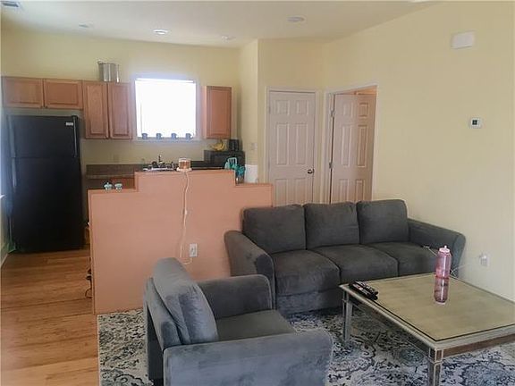2nd image of 2513 Dante St