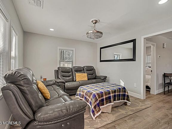 2nd image of 431 S Laurel Avenue