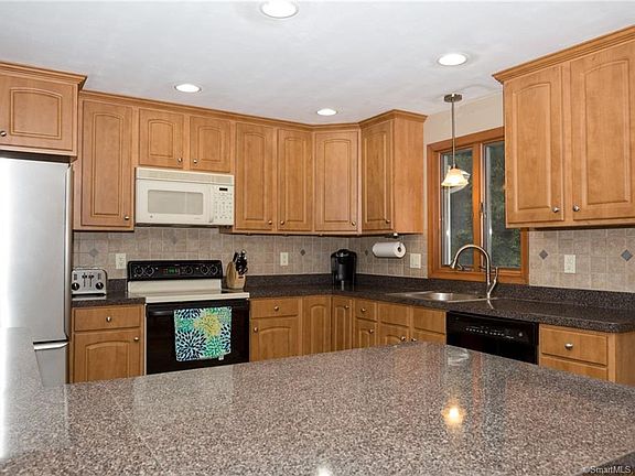5th image of 60 Sunnybrook Dr