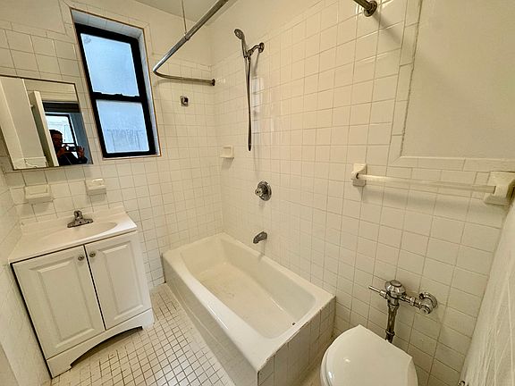 5th image of 3114 35th St APT 3A