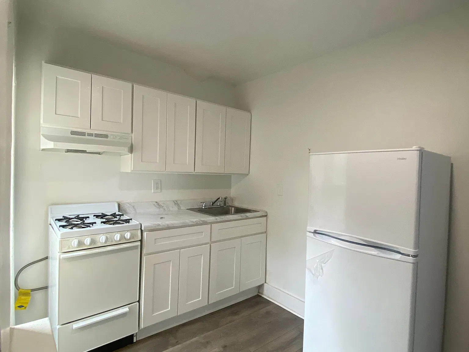 Studio, $1,000 — Photo 2