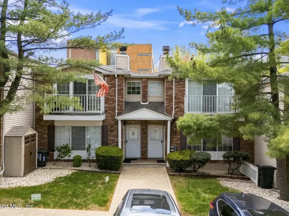 52 Saturn Ln #52, Staten Island, NY 10314