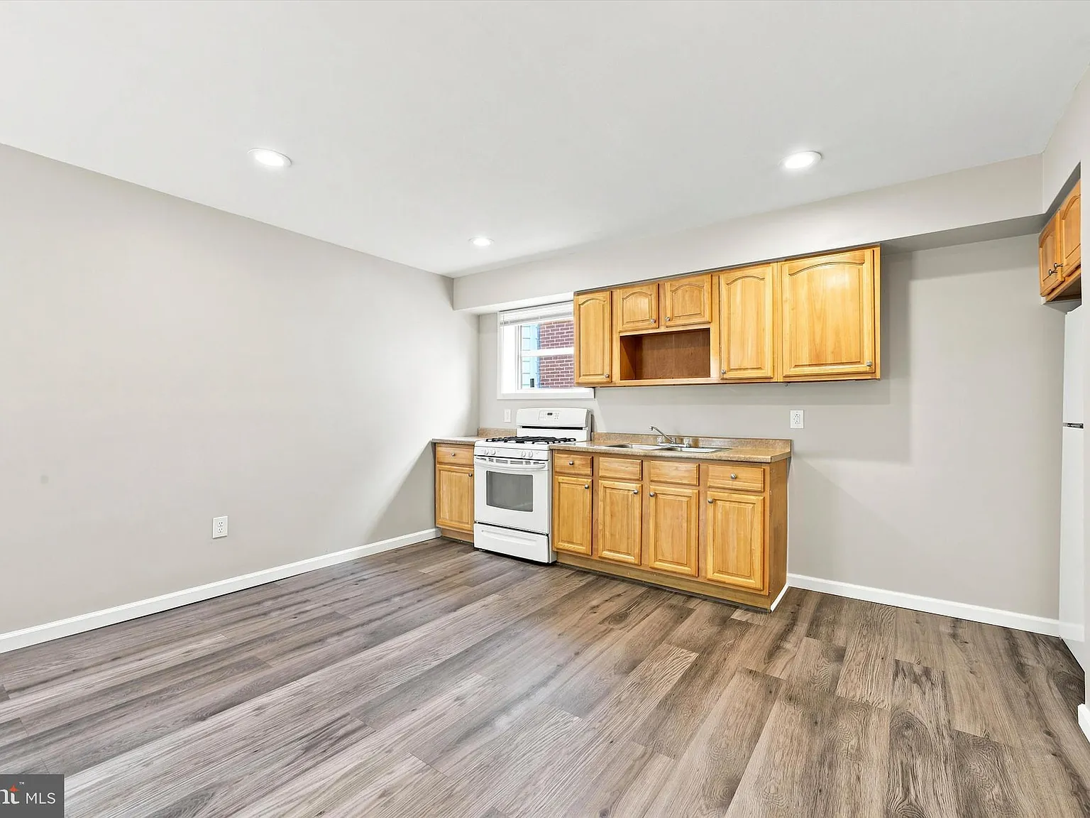 1 bed, 2906 sqft, $975 — Photo 3