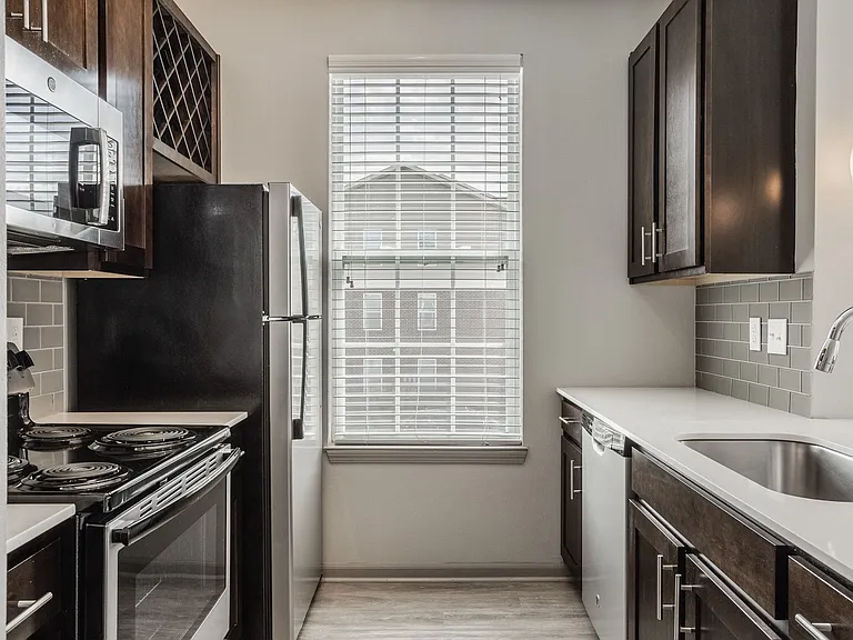 The Avenue at Polaris Apartments — Photo 3