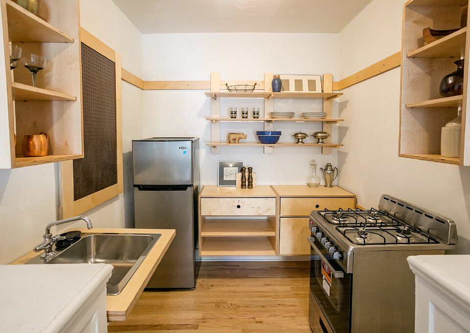 1st image of 1141 Holcomb St APT 106