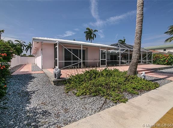 4th image of 2720 NE 9th Ct