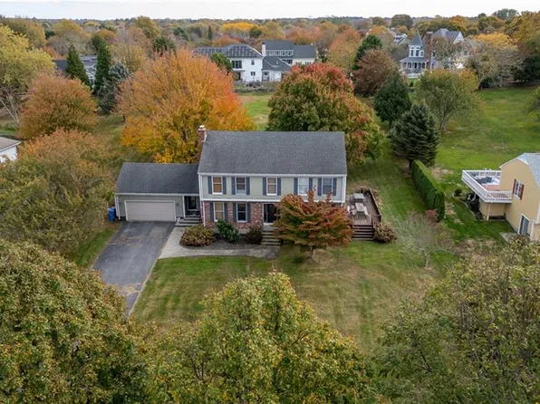 14 J H Dwyer Dr, Middletown, RI 02842