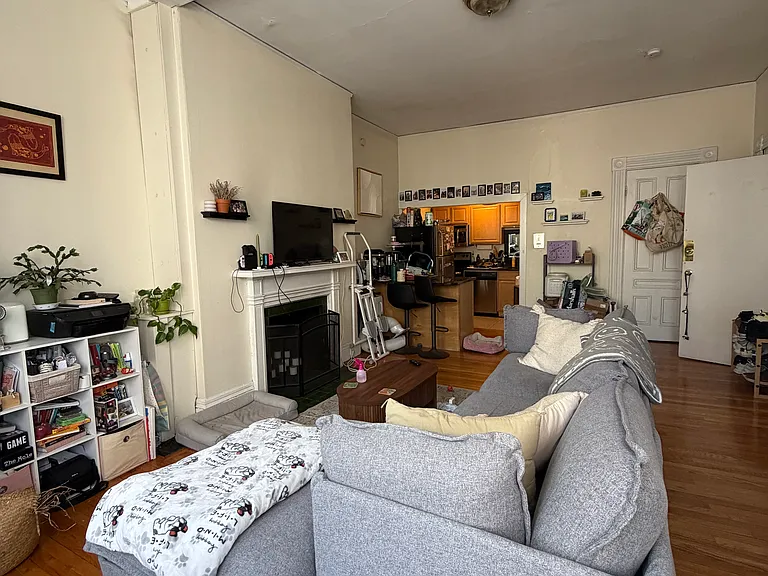 337 Beacon St — Photo 4