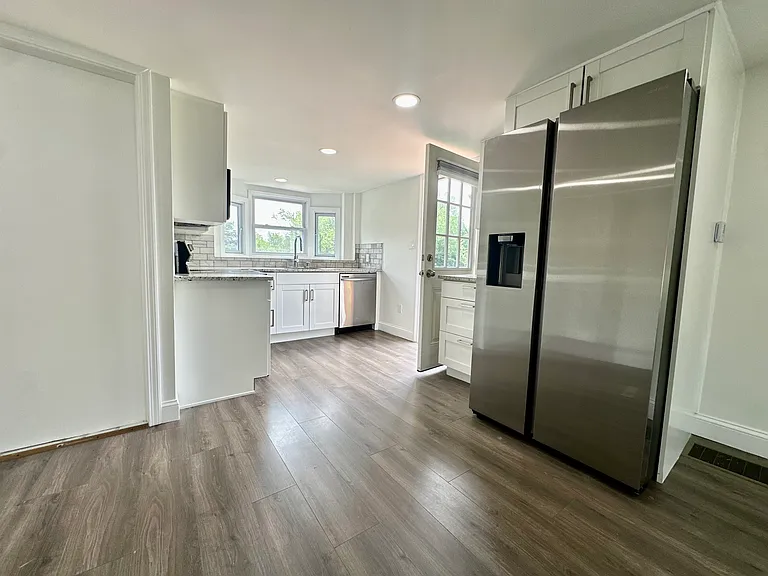 243 Park Ln #2 — Photo 3