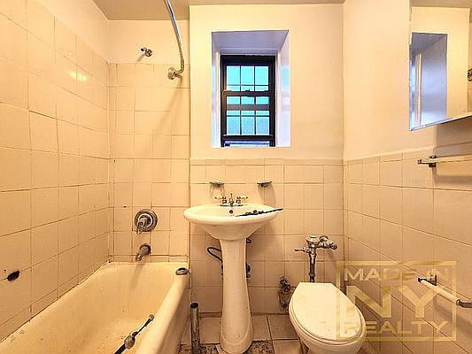 5th image of 3752 80th St APT 3C